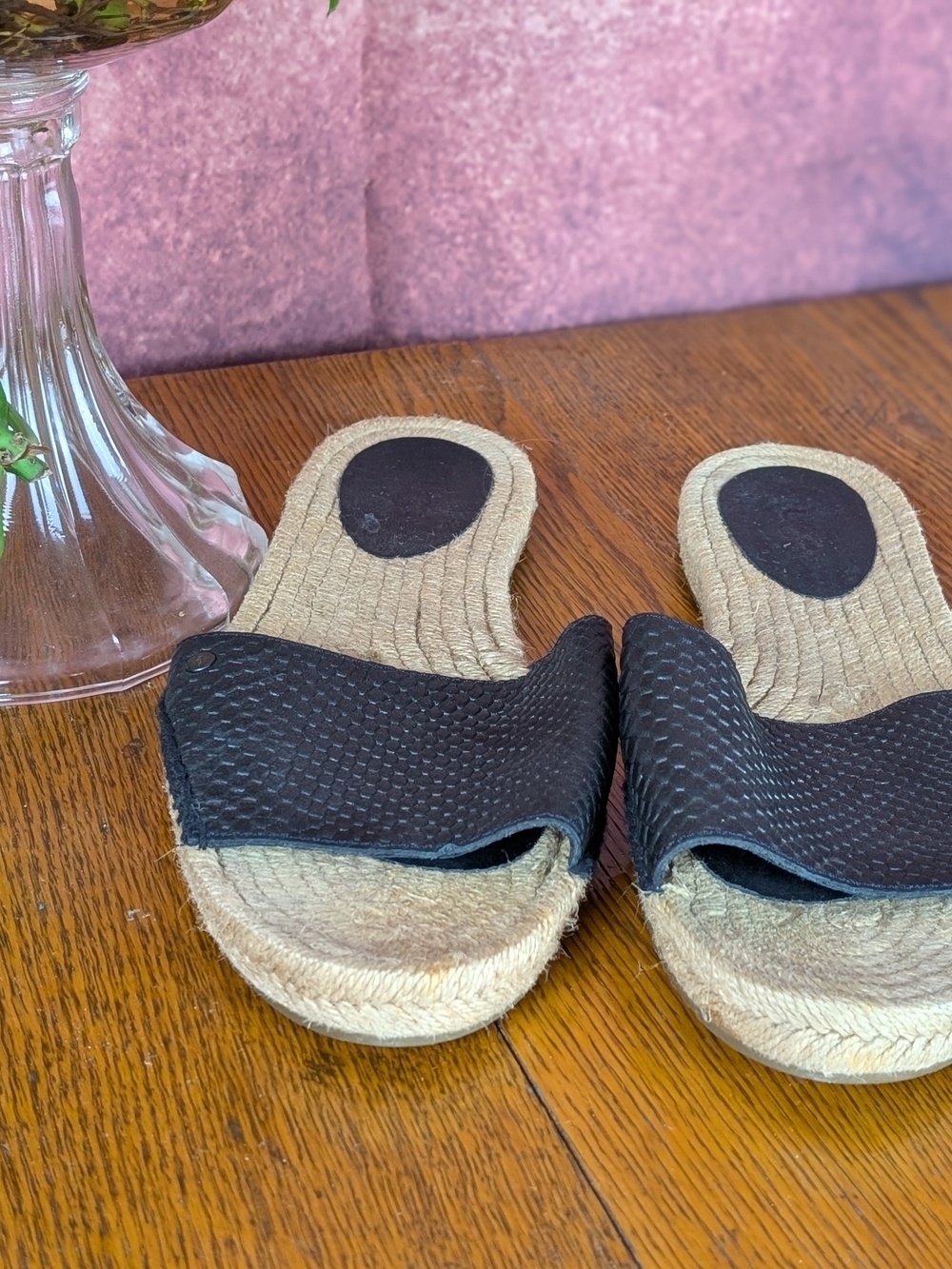 UGG Australia Black Embossed Leather Espadrille Slide Sandals Women’s Slip On Fl